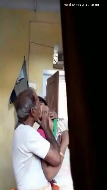 Sasur Affair With Doughter in law Smooching