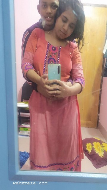 Beautiful Tanker Bhabhi Showing And Bathing For School Boy