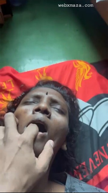 Mallu Guy with Dusky Aunty Blowjob & Mouth Fucking