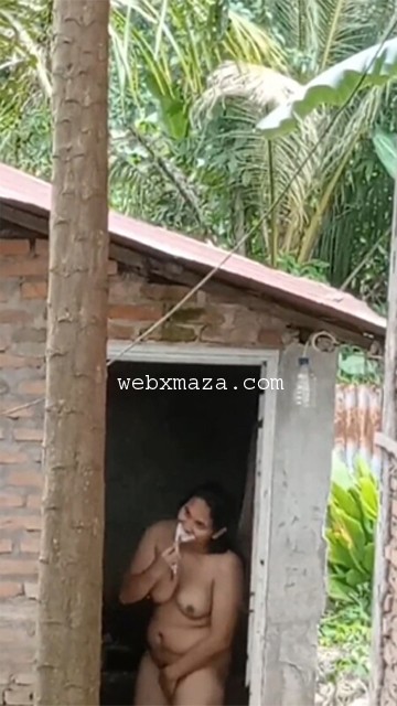 Neighbour Aunty Bathing Secretly Captured – Dashi Aunty Sex