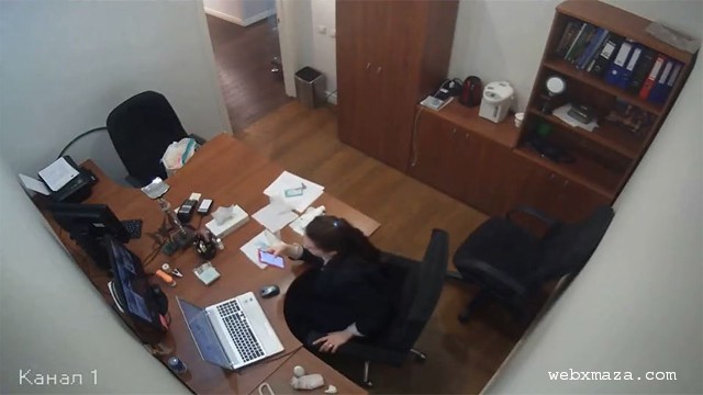 This Secretary  Please Her Older Boss – Caught on IP Camera