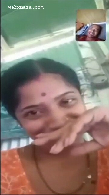 Mallu Village Bhabhi Showing Video Call